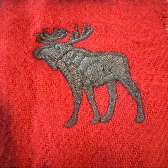 Abercrombie Fitch oversized moose logo Plaid Scarf Red Blue Fringe Neck Wrap EUC - Picture 3 of 5